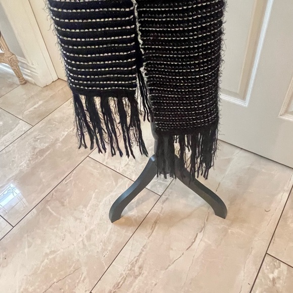 Gorgeous Black and Silver scarf. Can be work as a shawl as well - Picture 4 of 5